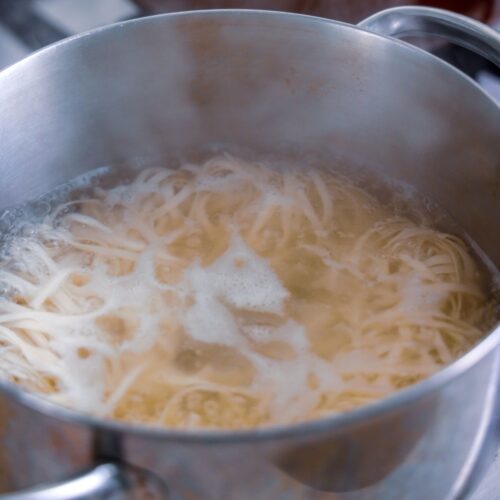 the-boiling-cooking-method-moist-heat-method-food-above-gold